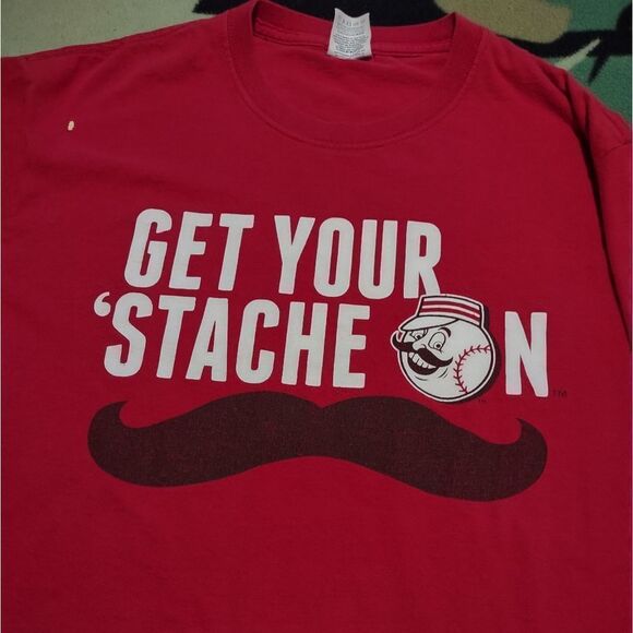 Cincinnati Reds Tee Shirt - Size: Medium   (0190) - Picture 2 of 5
